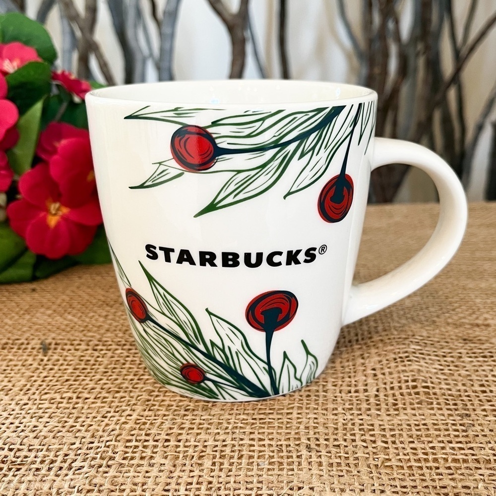 Starbucks 2020 Holiday Red Berries and Leaves Mug Christmas